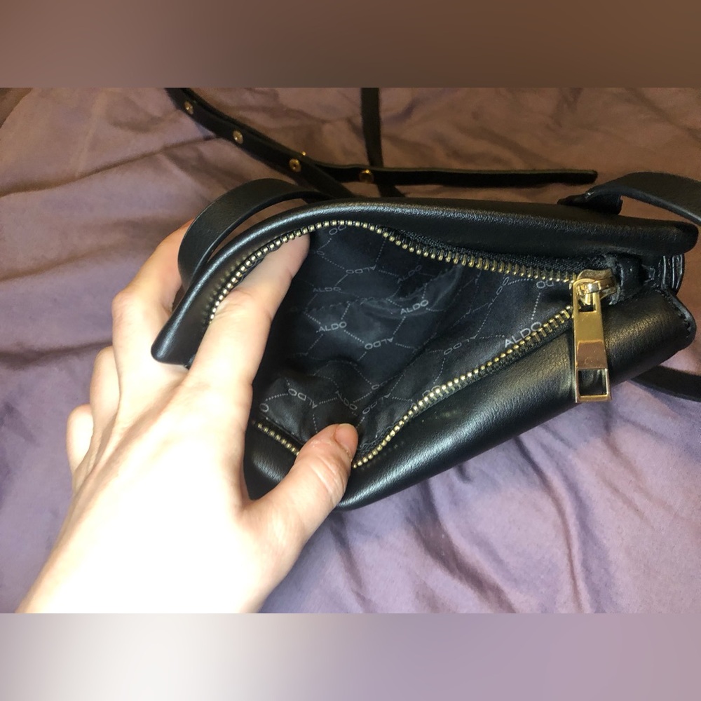 BNWOT Aldo Elegant Black Crossbody With Gold Accent Hardware - Picture 13 of 16